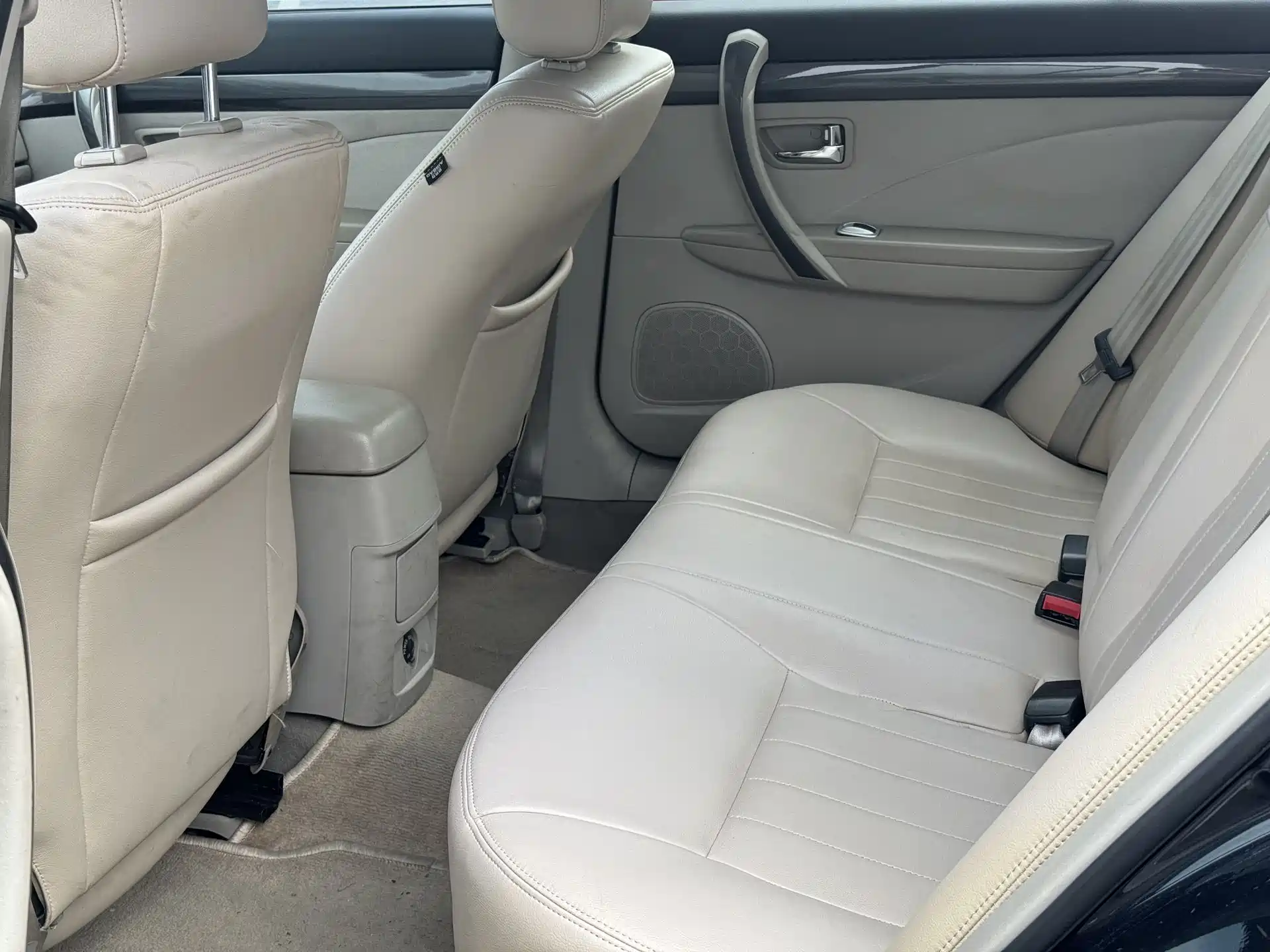 صورة 24 - Besturn B70