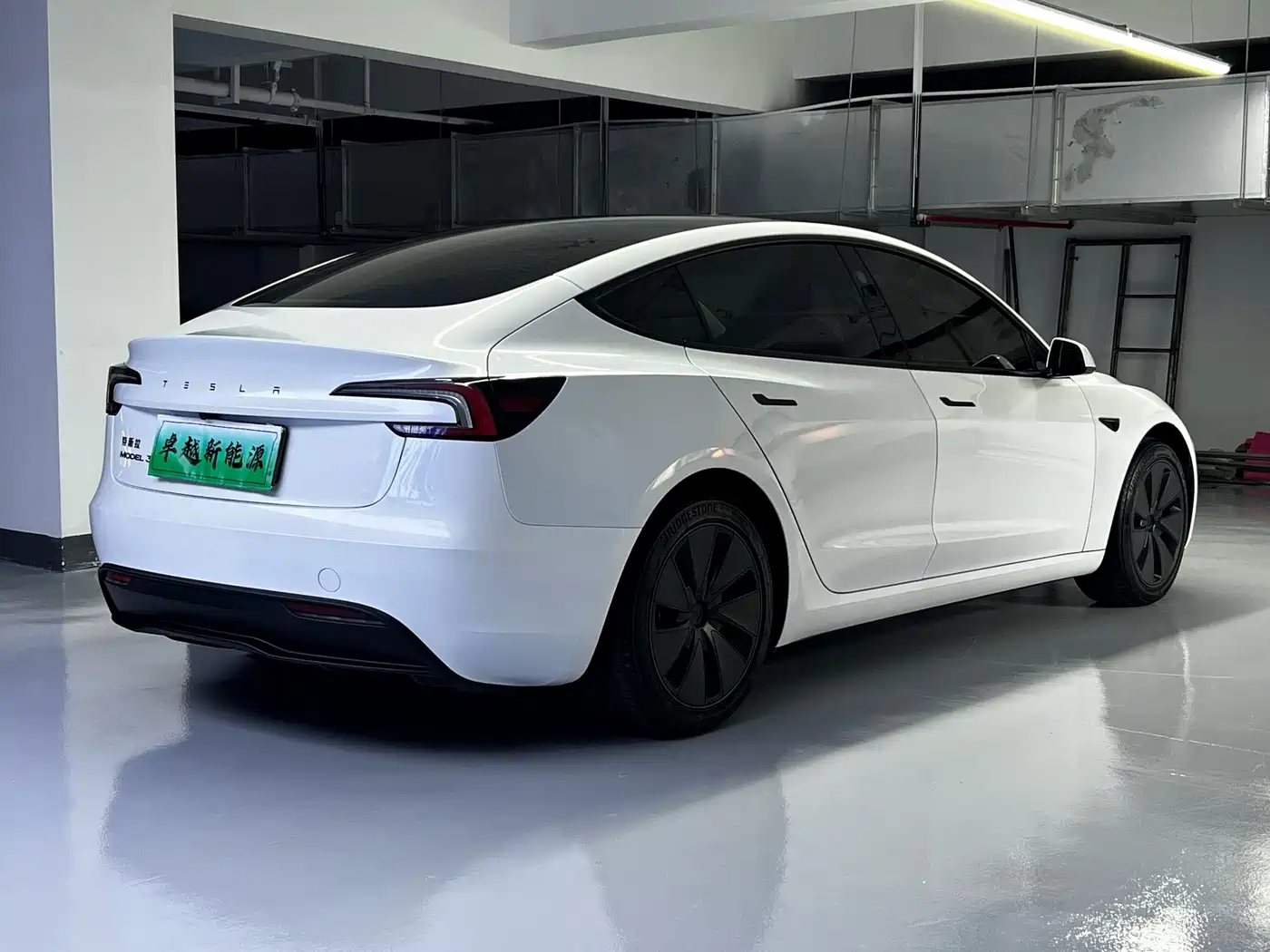 Фото 12 - Tesla Model 3