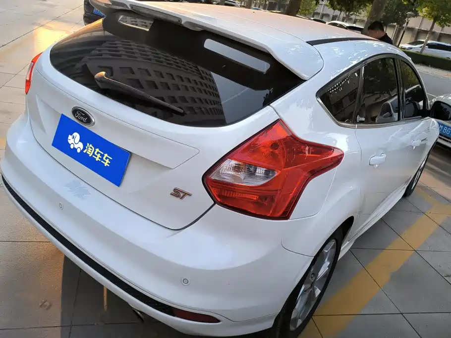 Фото 3 - Ford Focus