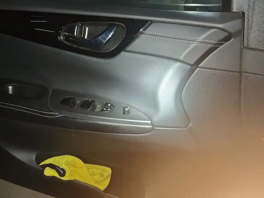 Photo 7 - Nissan Tiida