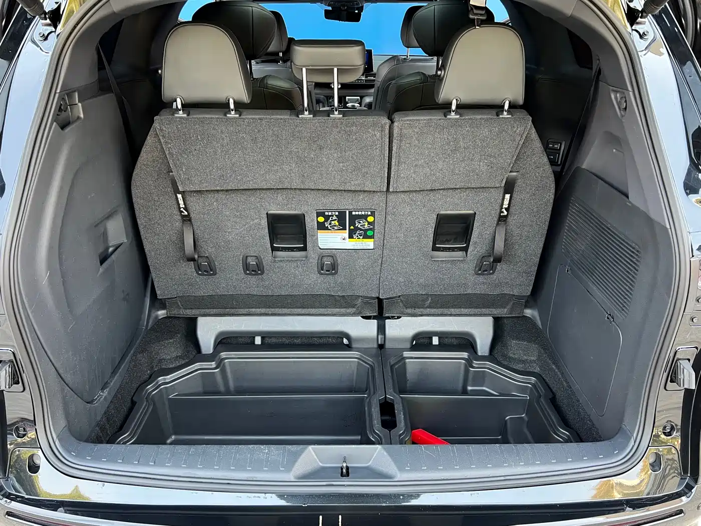 Toyota Sienna 2023 2.5L Hybrid Platinum Edition фото 18