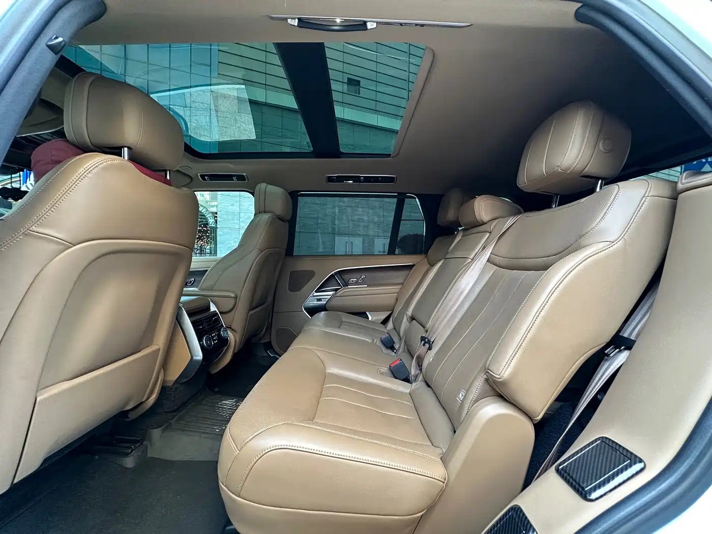 Land Rover Range Rover 2023 3.0 L6 400PS Golden Age 7-Seater Long Wheelbase фото 12