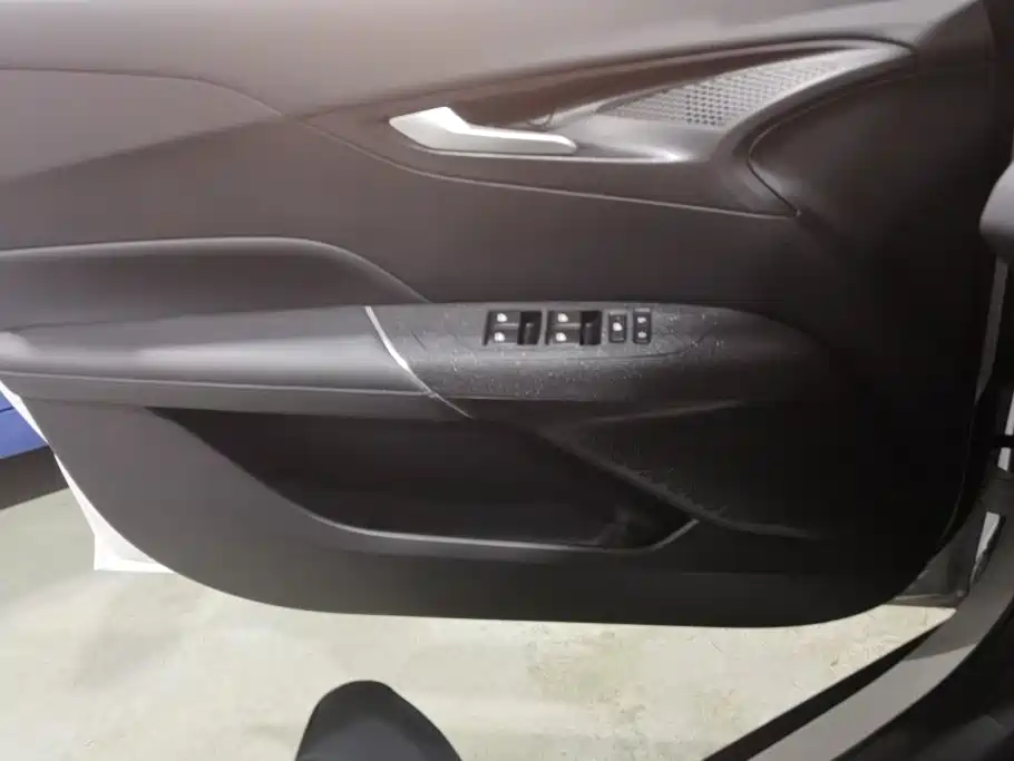 Фото 7 - Changan Eado