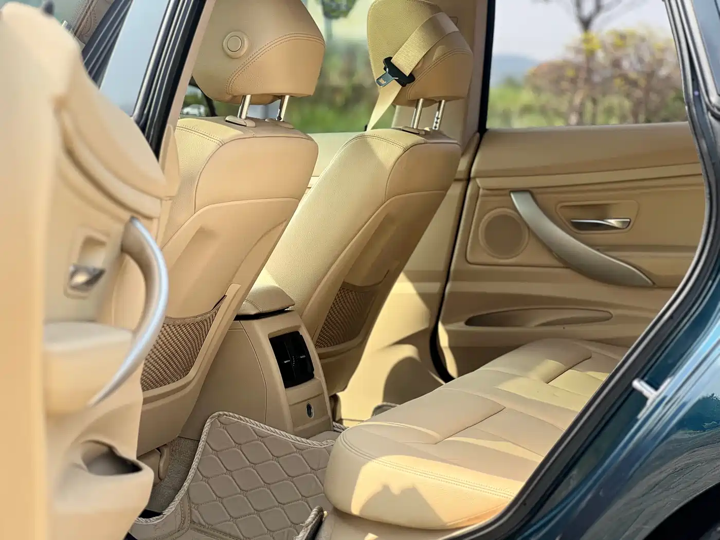 BMW 3 Series GT 2013 Model 320i Leading фото 9