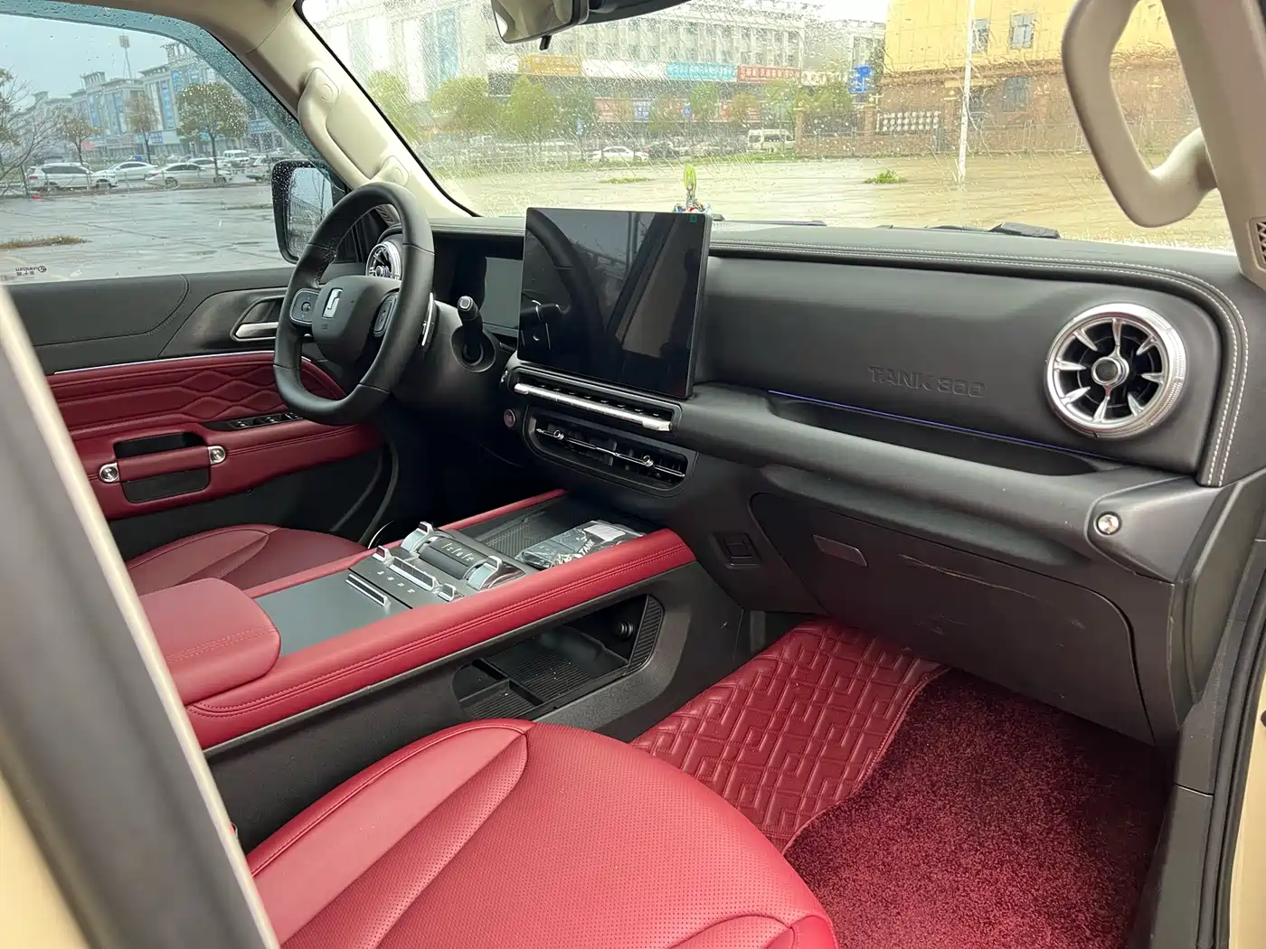 TANK TANK 300 NEW ENERGY