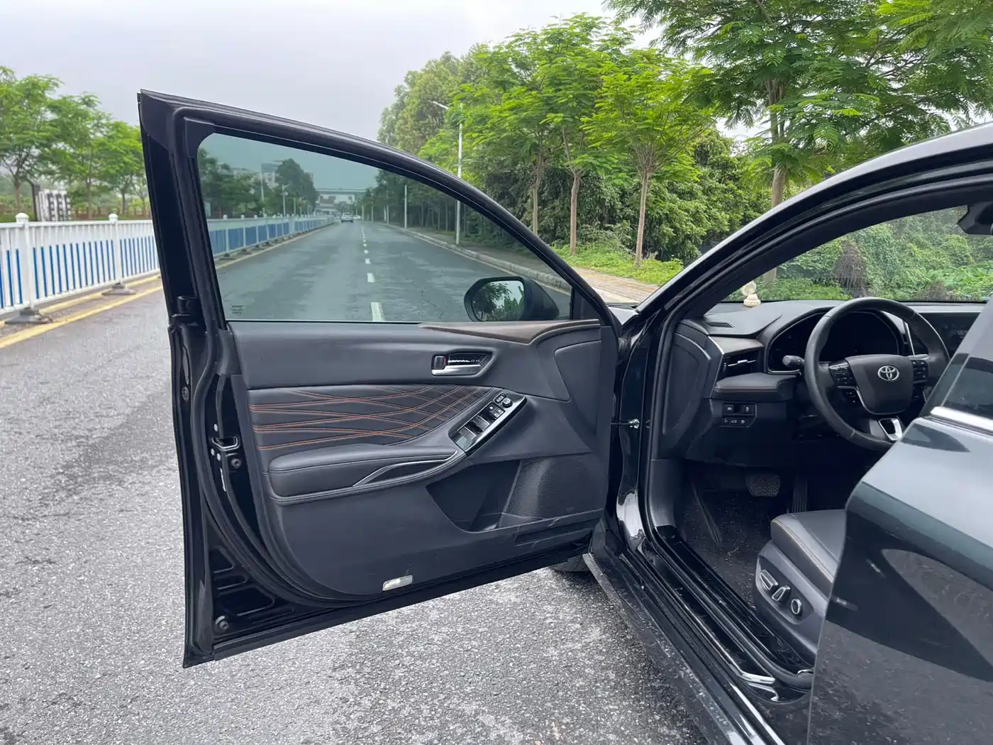 Photo 21 - Toyota Avalon