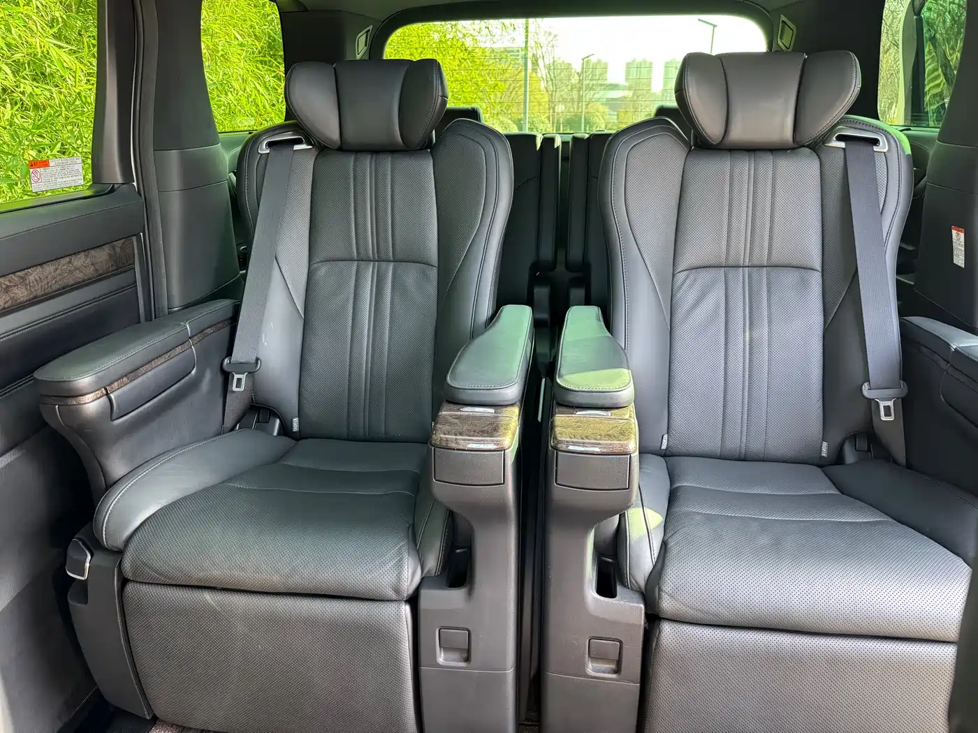 Toyota Alphard 2019 Hybrid 2.5L Premium Edition фото 12