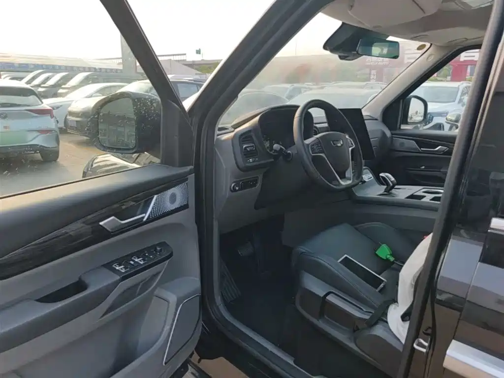 LEVC TX 2024 2023 TX5 Extended Range Travel Edition