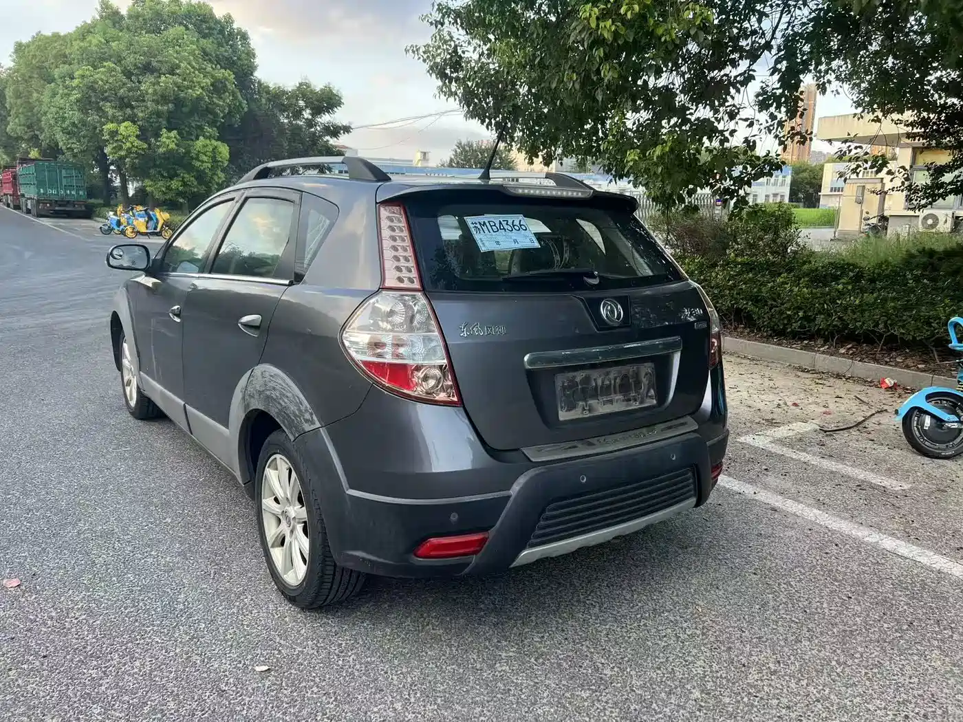 Dongfeng Aeolus Dongfeng Fengshen H30 2014 2013 CROSS 1.6L Manual Prestige