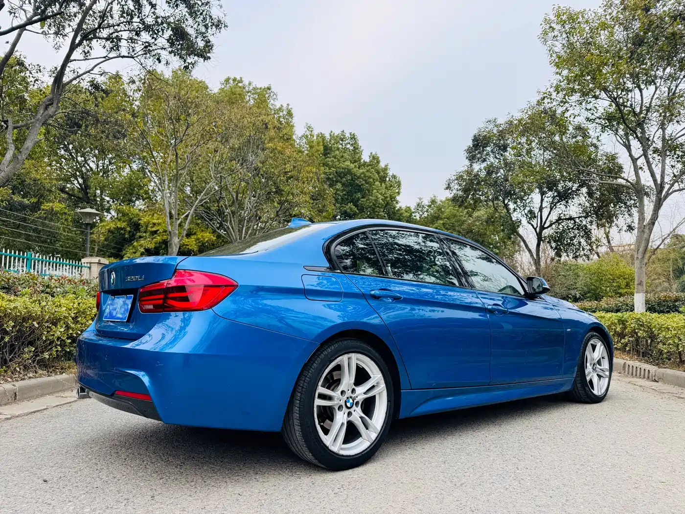 BMW 3 Series 2017 320Li M Sport фото 15