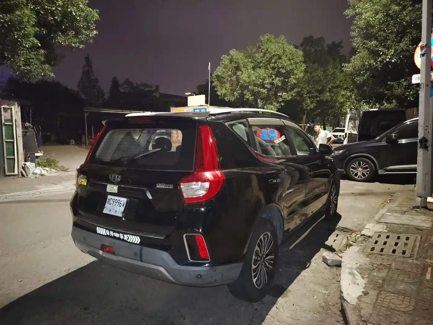 Фото 8 - Geely Emgrand X6