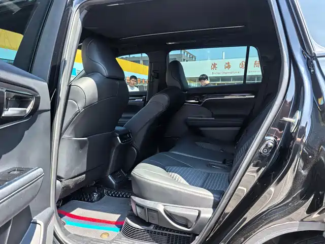 Toyota Crown Kluger 2023 2.5L HEV AWD Luxury Edition — фото 3