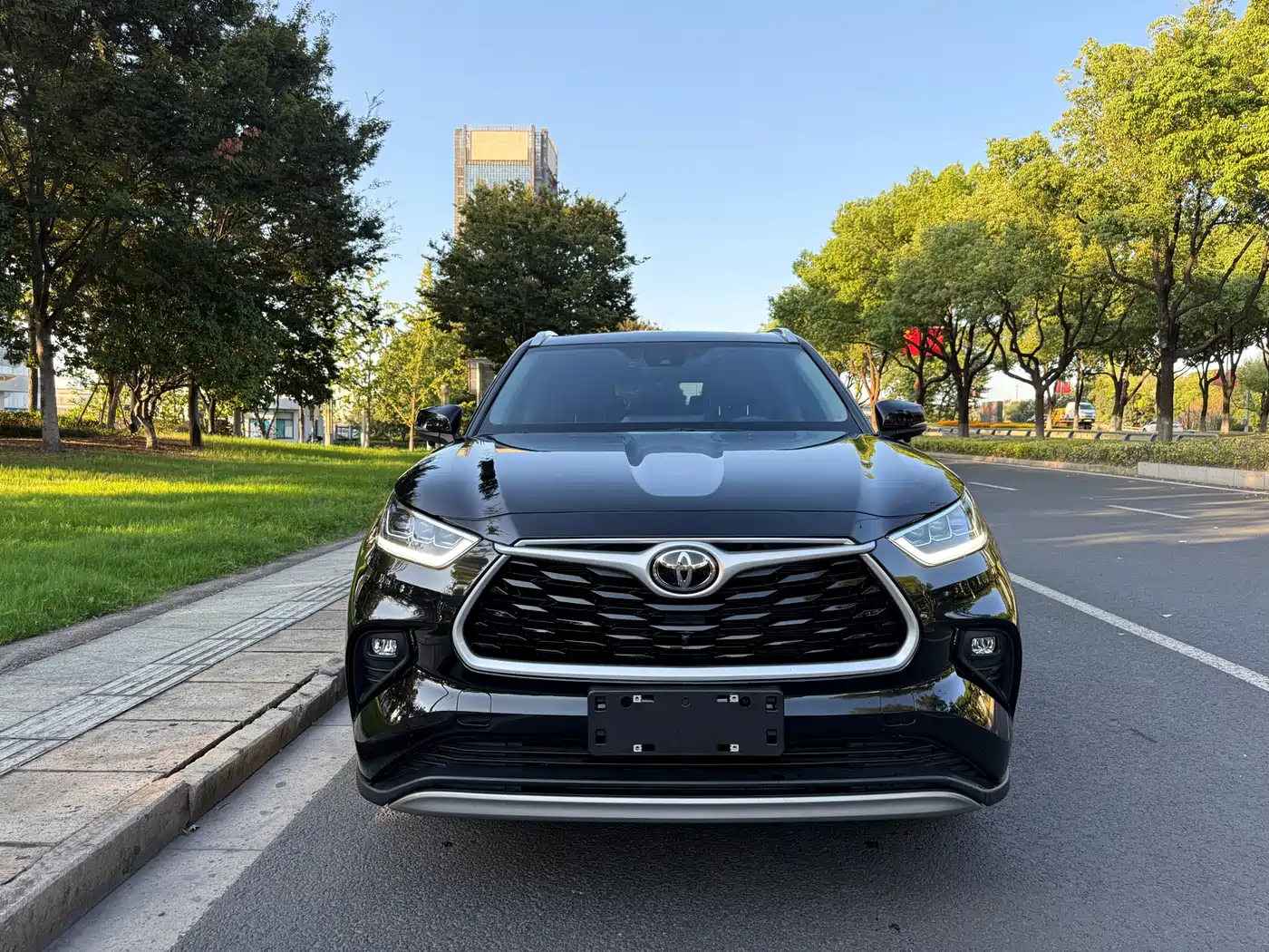 Toyota Highlander 2022 380T 4WD Luxury 7-Seater фото 2