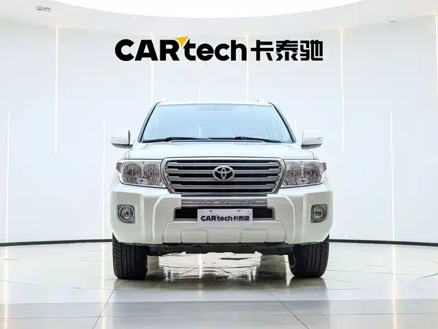 Toyota Land Cruiser (Import) 2015 4.0L V6 Middle East Low Configuration Edition — фото 3
