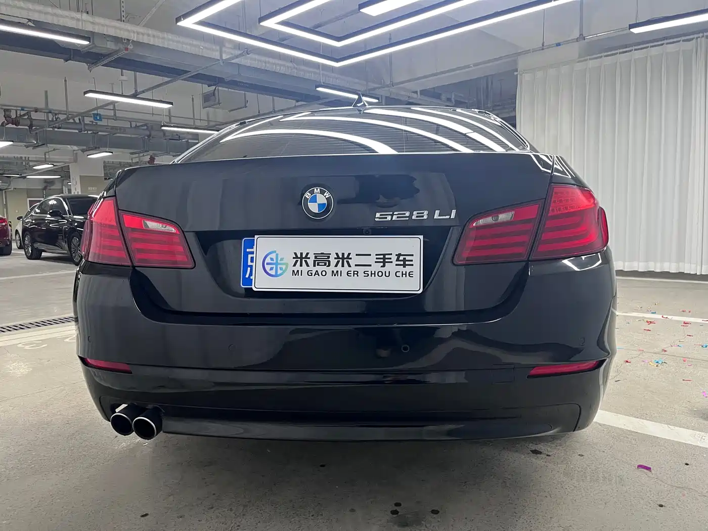 BMW 5 Series 2011 528Li Leading фото 4