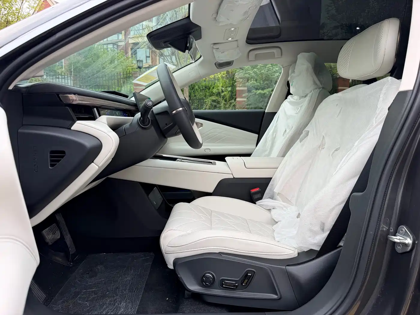Lynk & Co 10 EM-P 2026 2025 Facelift 240 AWD Ultra Sport Edition