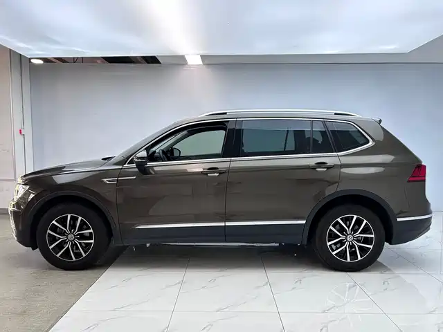 Volkswagen Tiguan L 2017 330TSI Automatic 2WD Luxury Edition — фото 4