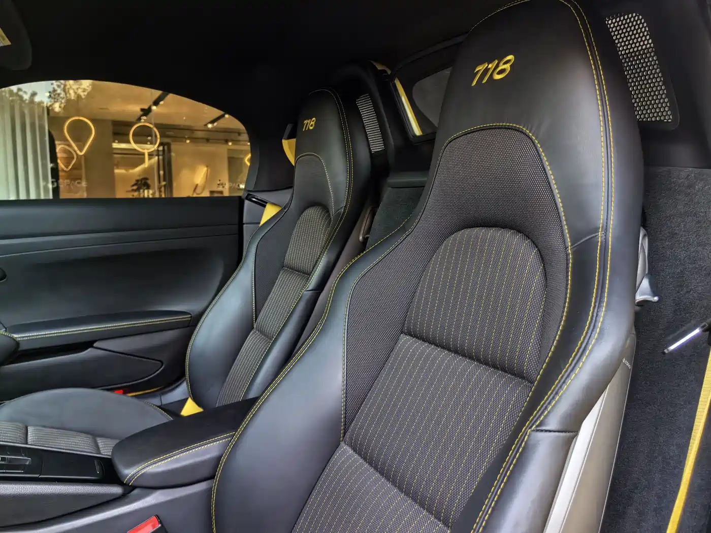 Porsche 718 2019 Boxster T 2.0T фото 10
