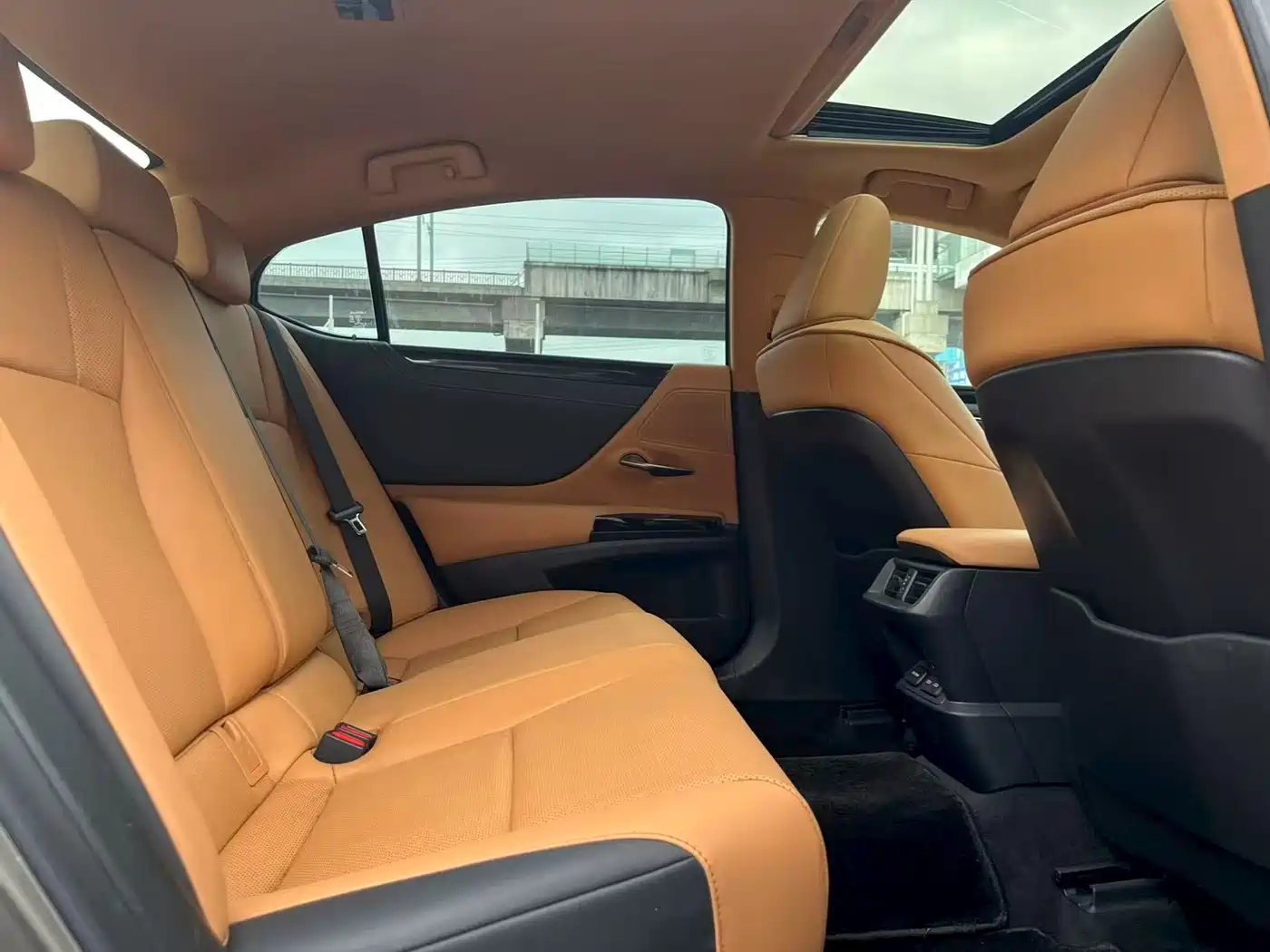 Lexus ES 2022 200 Excellence Edition фото 6