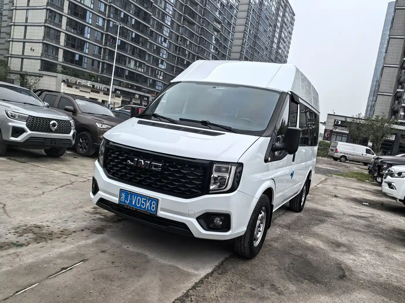 Jiangling JMC Fushun 2022 2.0T Manual Multi-purpose Passenger Vehicle Short Wheelbase Medium-high Roof 6-seater
