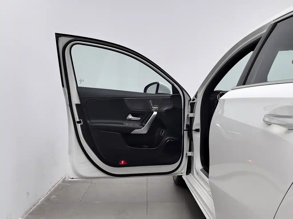 Фото 8 - Mercedes-Benz A-Class