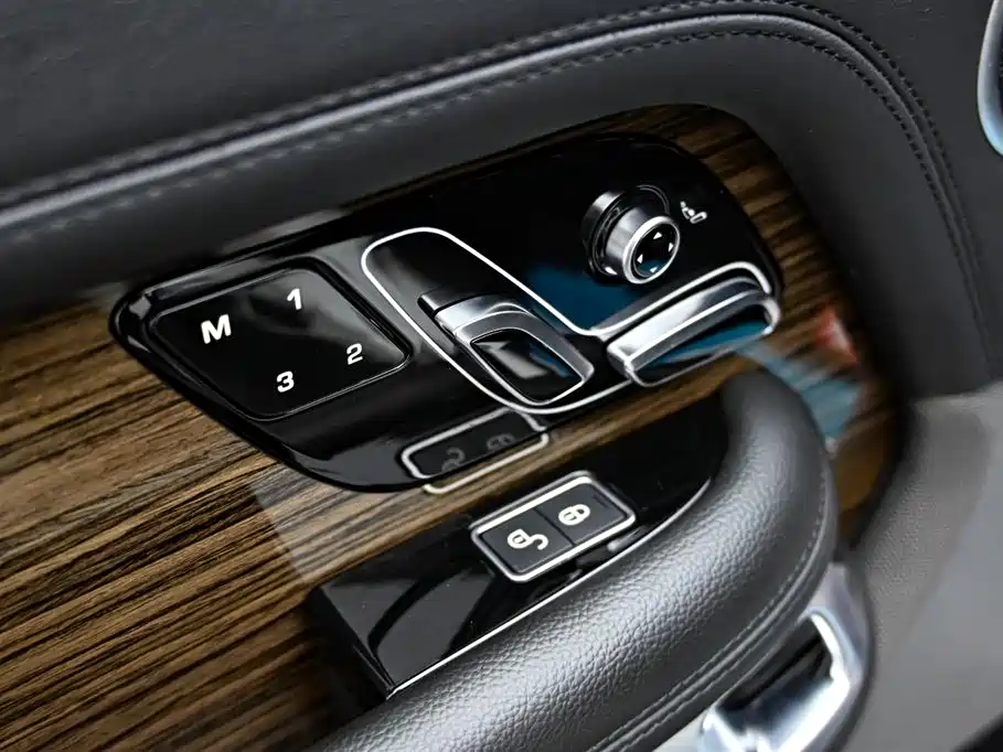 Land Rover Range Rover 2019 3.0 SCV6 Heritage Edition фото 24