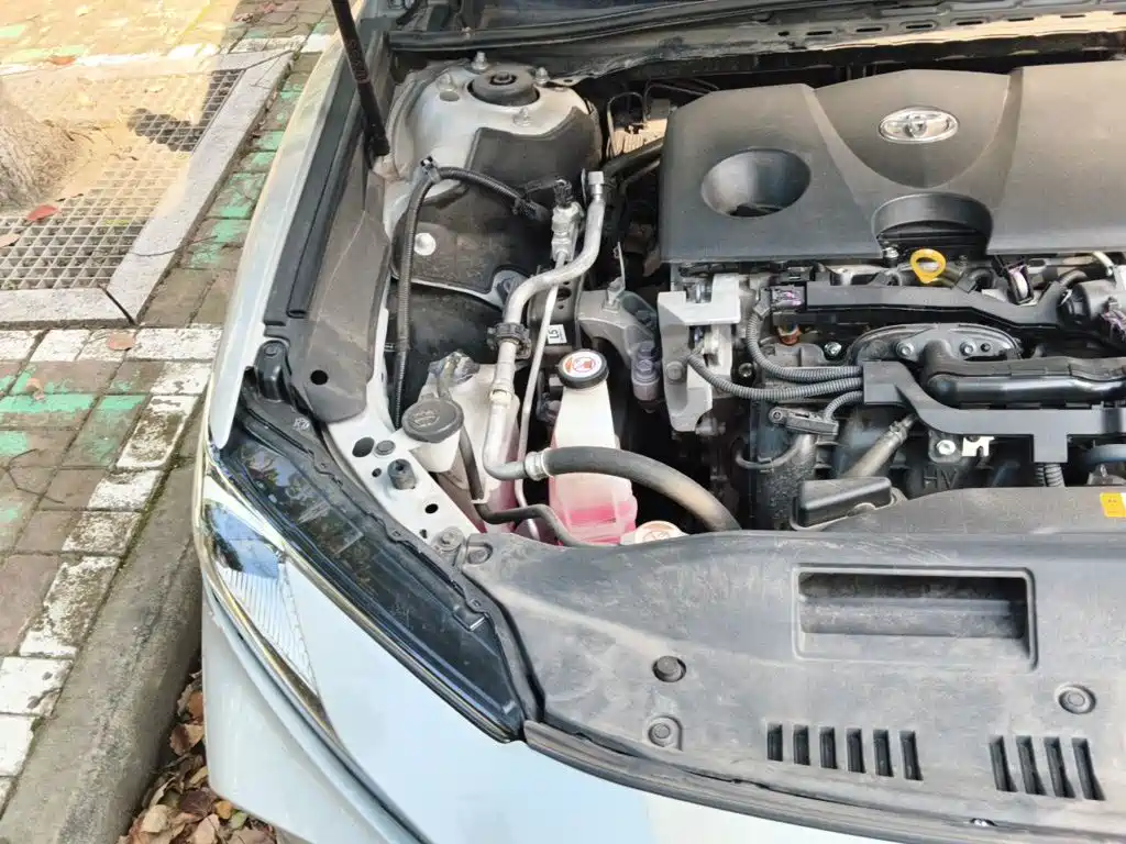 Photo 20 - Toyota Camry