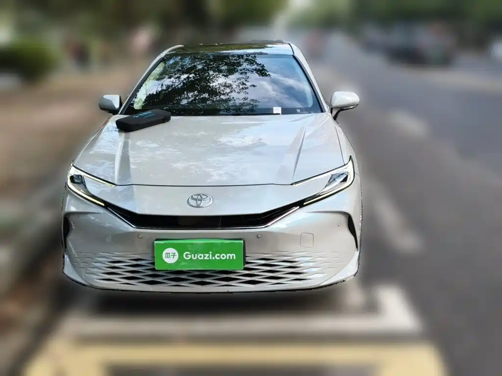 Photo 2 - Toyota Camry
