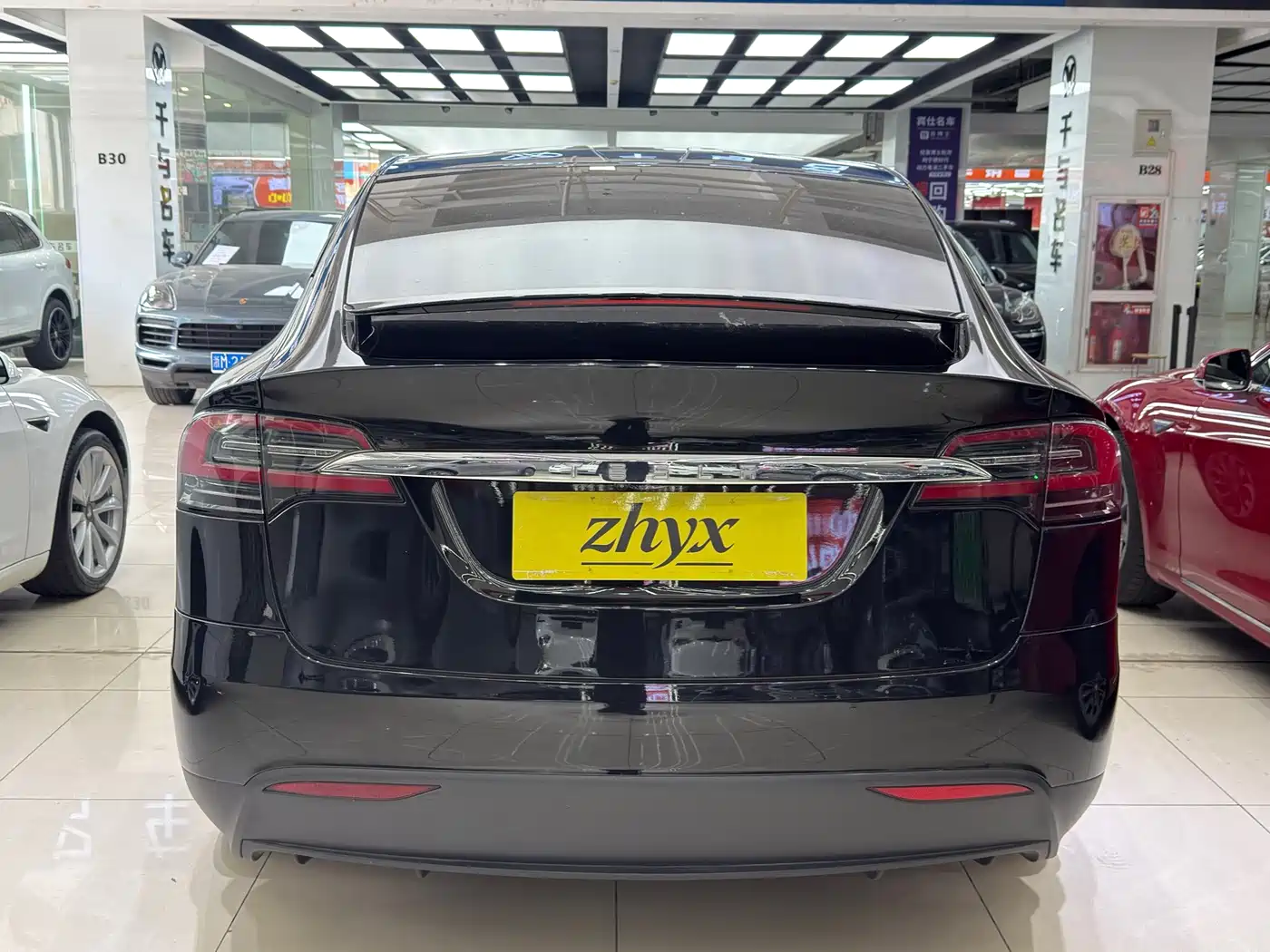 Фото 11 - Tesla Model X