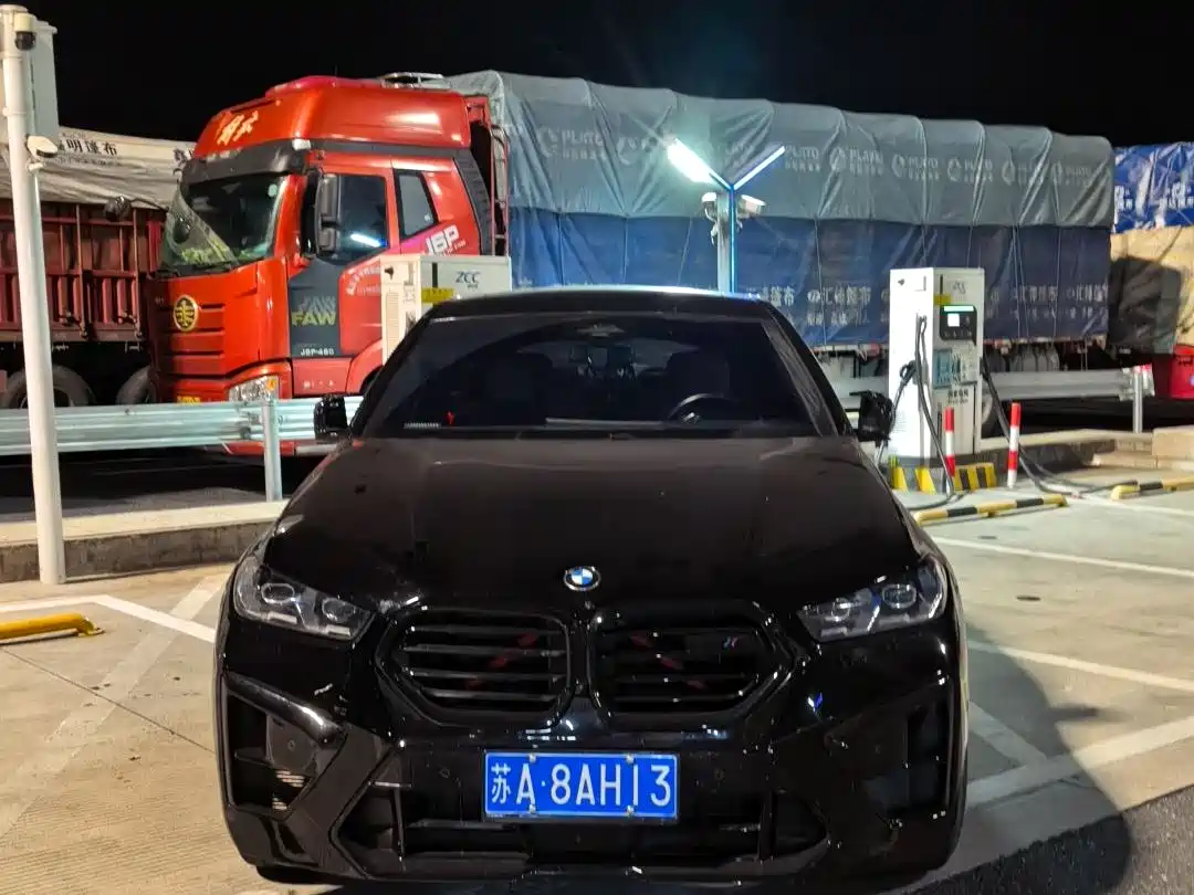 BMW X6 2023 xDrive40i M Sport Package фото 2