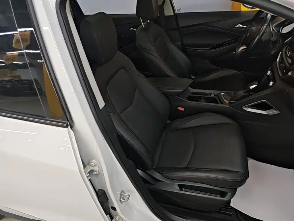 Chevrolet Volando 2021 2020 Mild Hybrid Redline 530T Automatic Premium Edition (5+2 seater)
