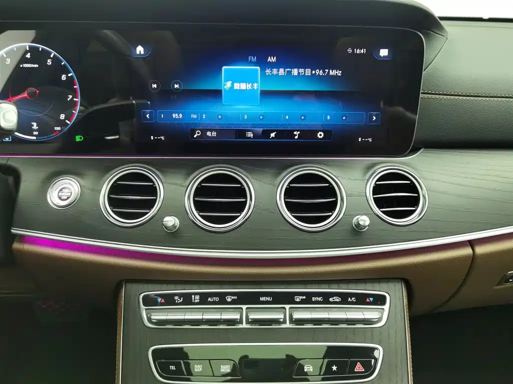 MERCEDES-BENZ E CLASS