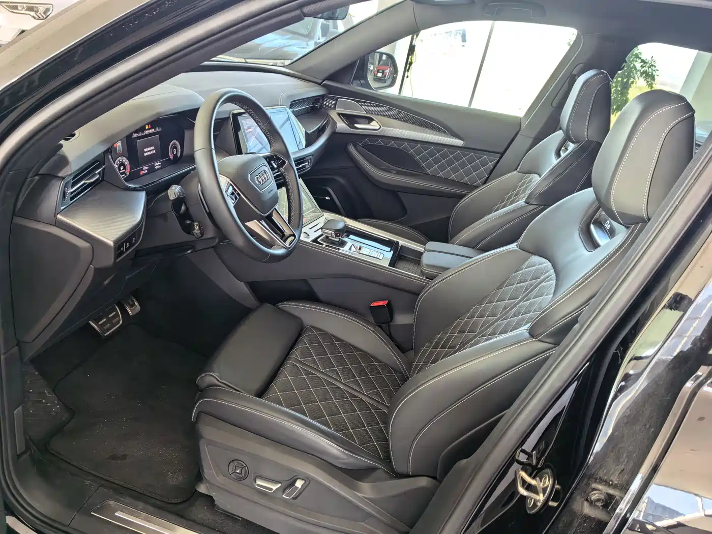 Audi Q6 2025 2025 45 TFSI quattro Dark Warrior Edition Feiqi Package 6-Seater