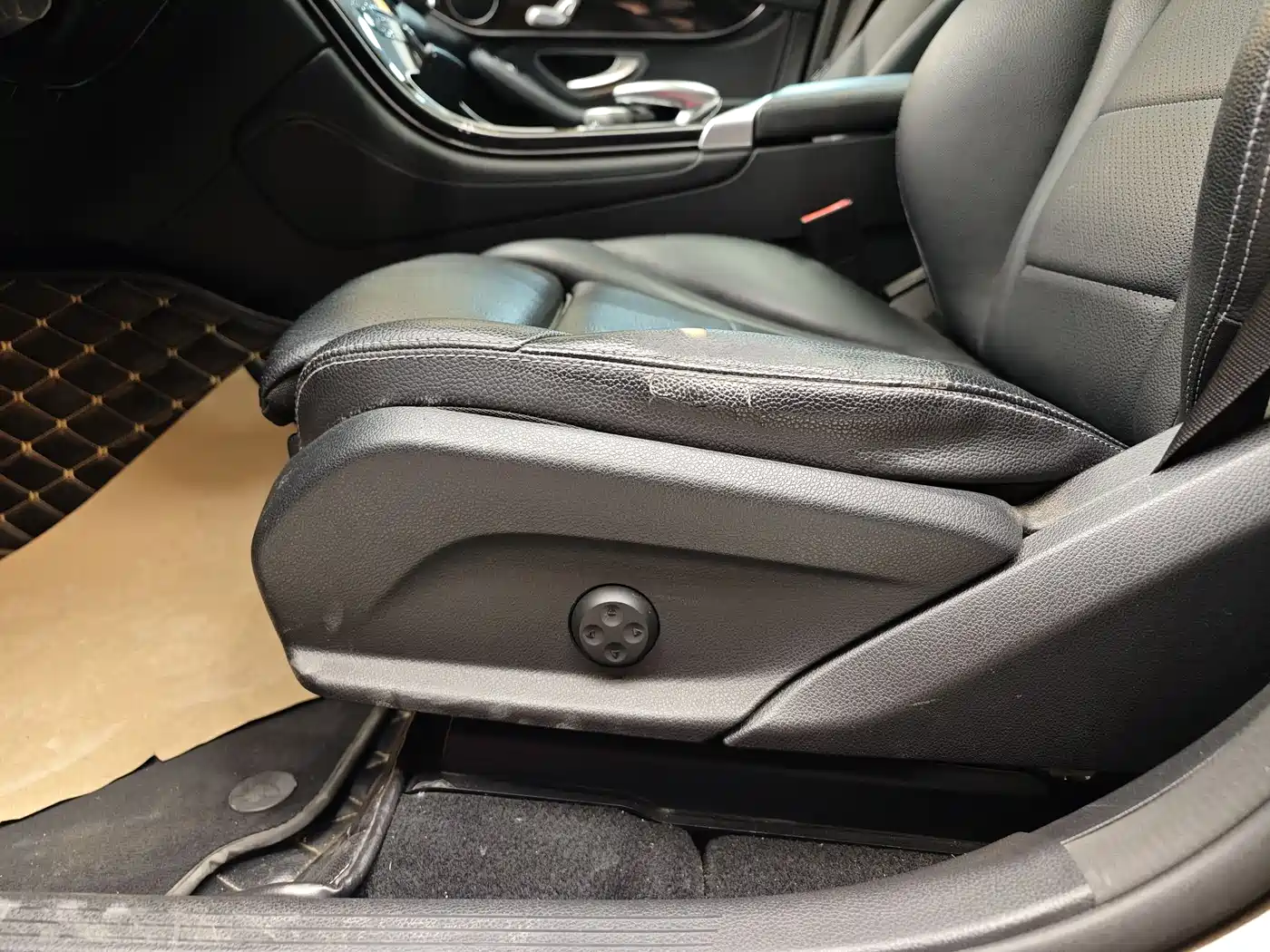 Mercedes-Benz GLC 2017 GLC 260 4MATIC Luxury фото 10