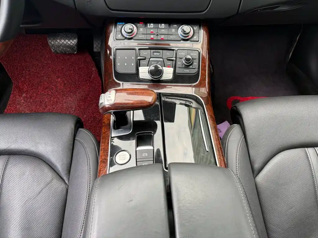 Фото 7 - Audi A8