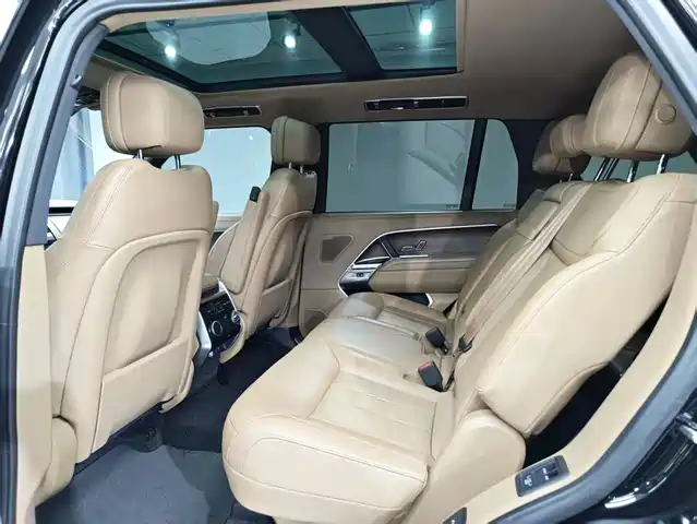 Land Rover Range Rover 2024 3.0 L6 400PS Golden Age Extended 7-Seater — фото 5