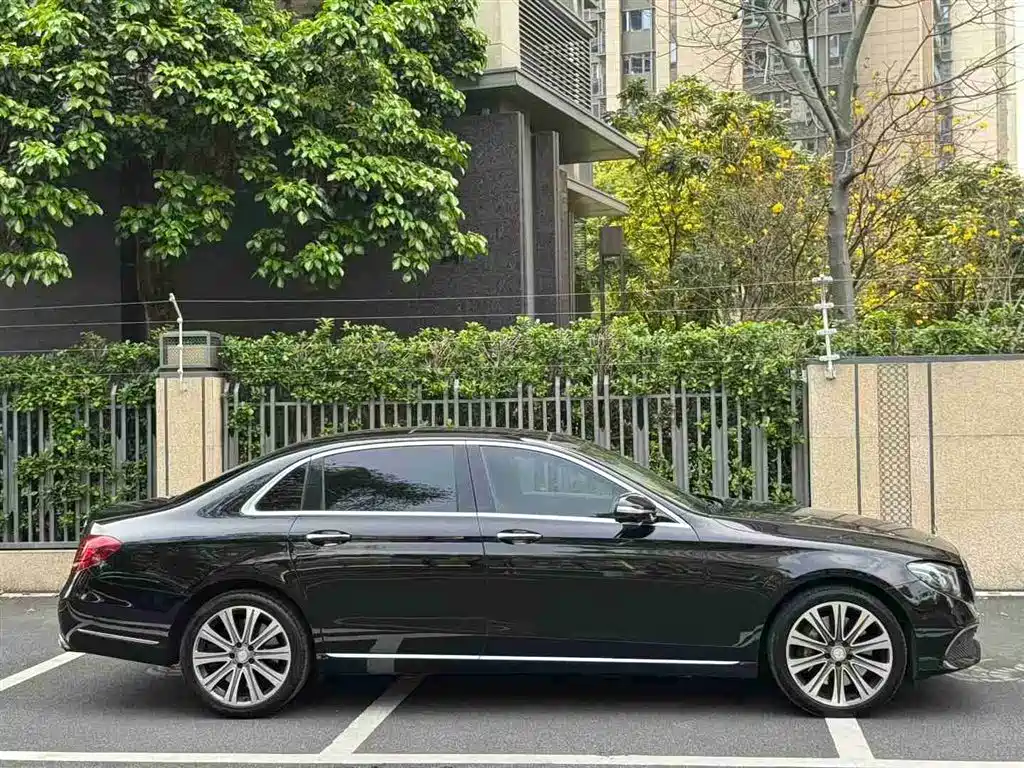 Mercedes-Benz E-Class 2017 Model E 320 L 4MATIC фото 4