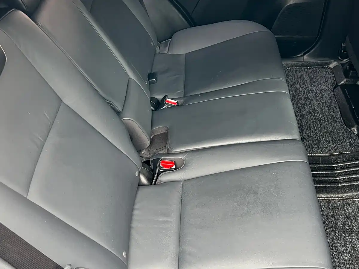Toyota RAV4 Rongfang 2015 2.0L CVT 4WD Pioneer Edition фото 10