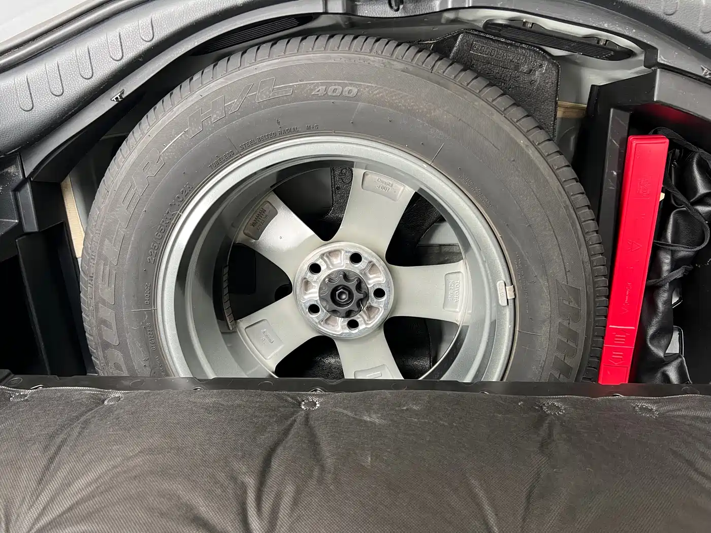 Toyota RAV4 Rongfang 2015 2.0L CVT 4WD Pioneer Edition фото 27