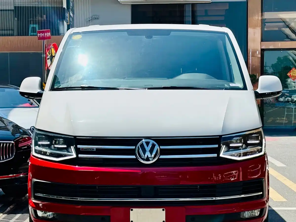 Фото 2 - Volkswagen Multivan
