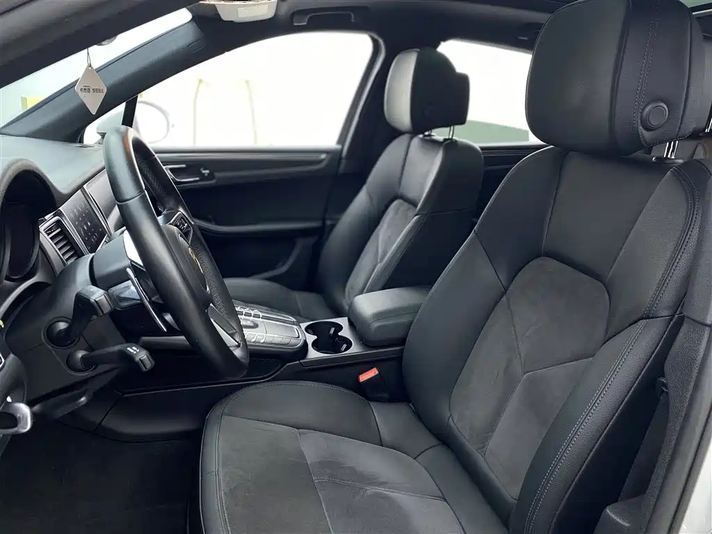 Porsche Macan 2017 Macan 2.0T фото 23