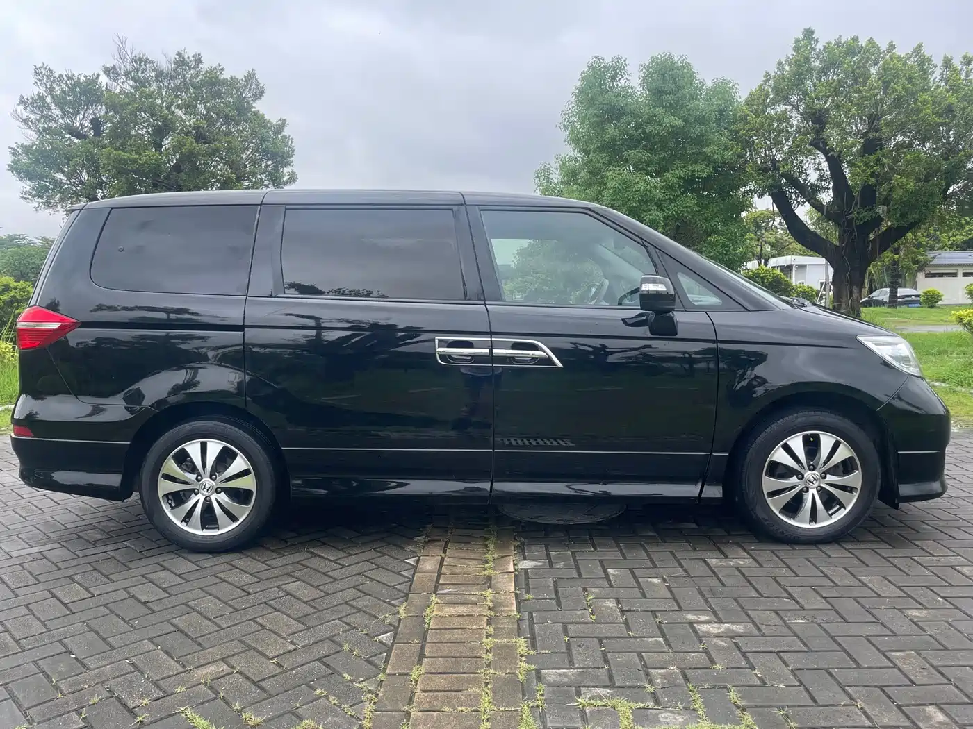 Honda Elysion 2014 2012 2.4L VTi-S Premium Edition