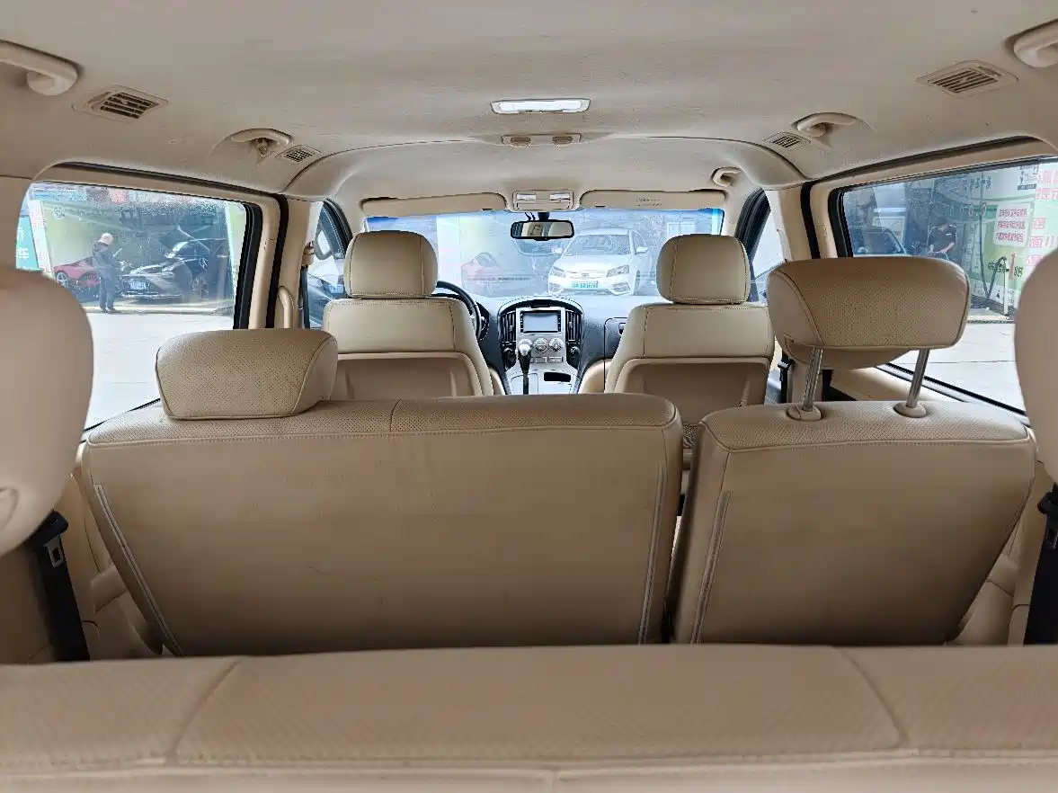 Hyundai H-1 Grand Starex 2011 2.4L Luxury Edition фото 11