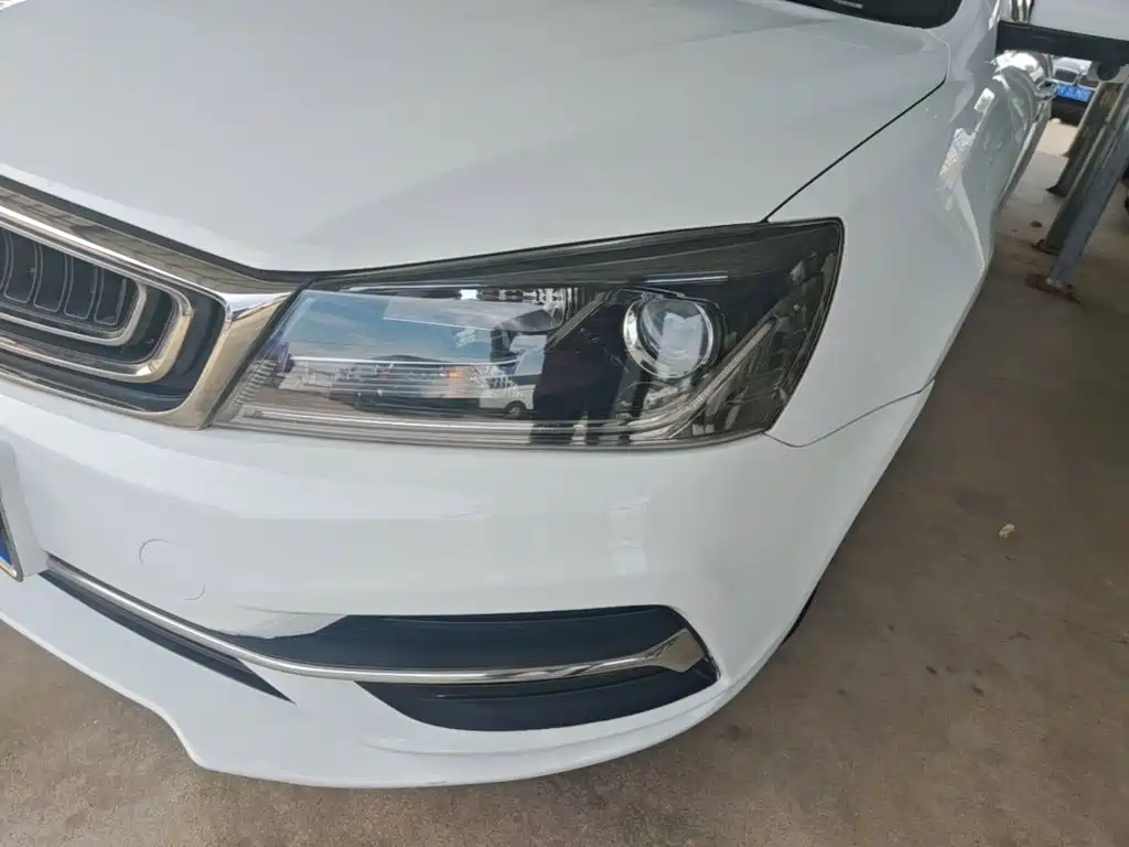 Фото 24 - Geely Emgrand