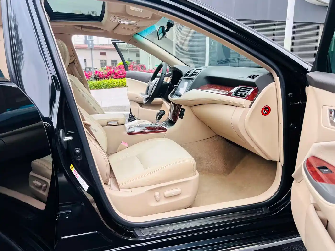 Toyota Crown 2012 2.5L Royal Leather Edition фото 5