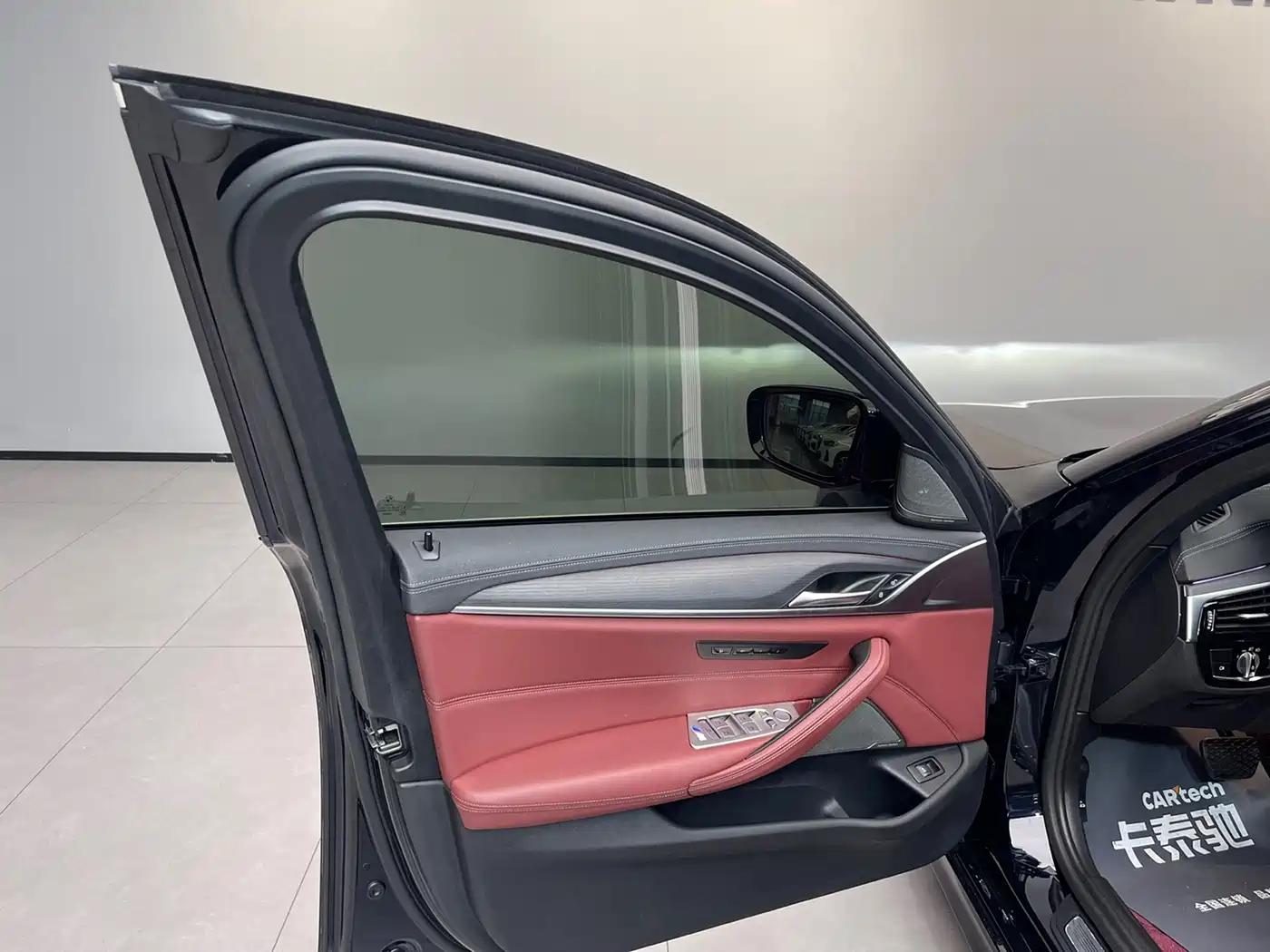 BMW 5 Series 2022 530Li Exclusive M Sport Package фото 31