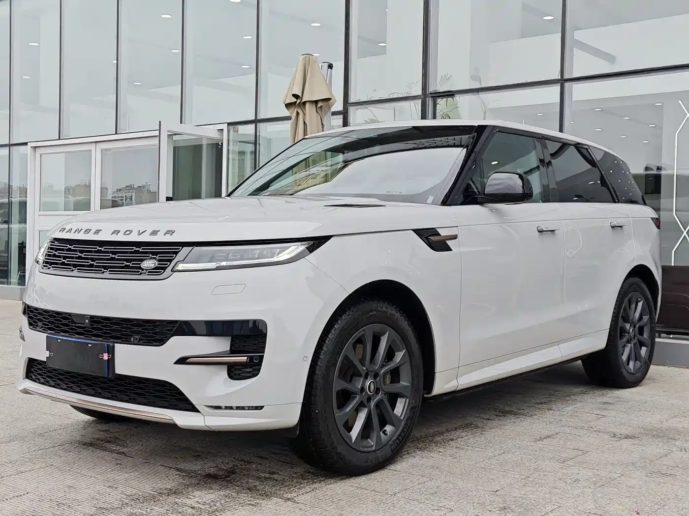 Land Rover Range Rover Sport 2023 400PS Dynamic SE
