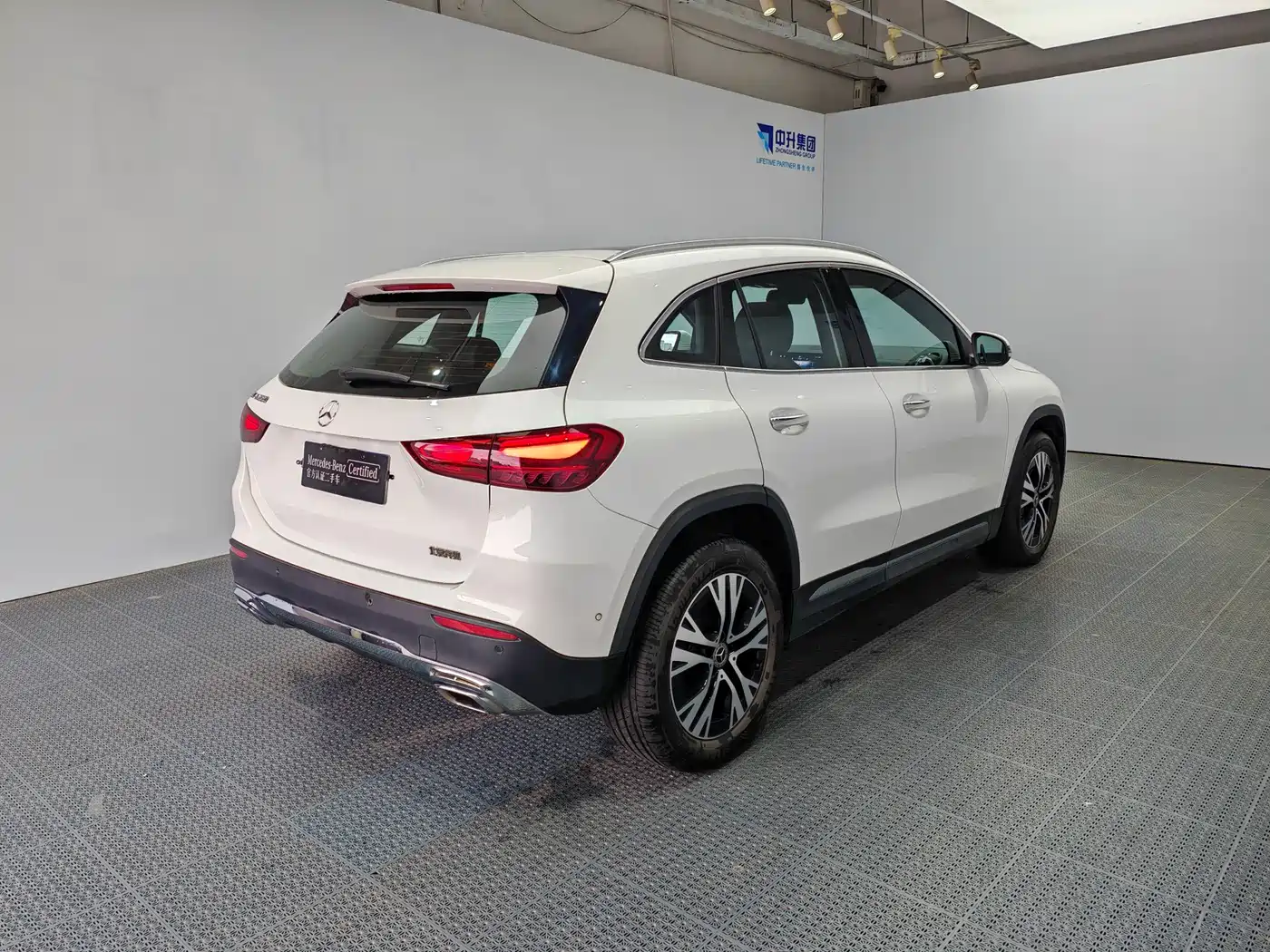 MERCEDES-BENZ GLA