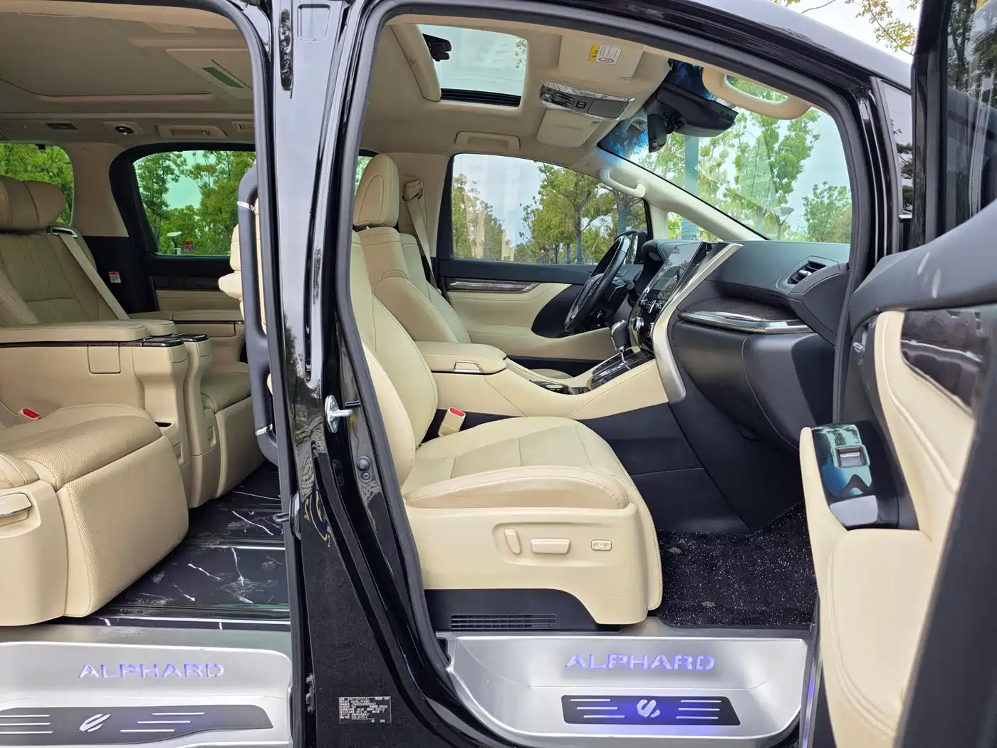 Toyota Alphard 2021 Hybrid 2.5L Premium фото 14