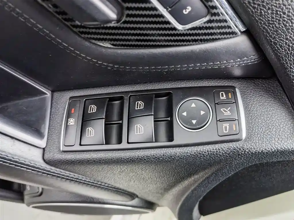 Mercedes-Benz C-Class AMG 2009 AMG C 63 Dynamic фото 9